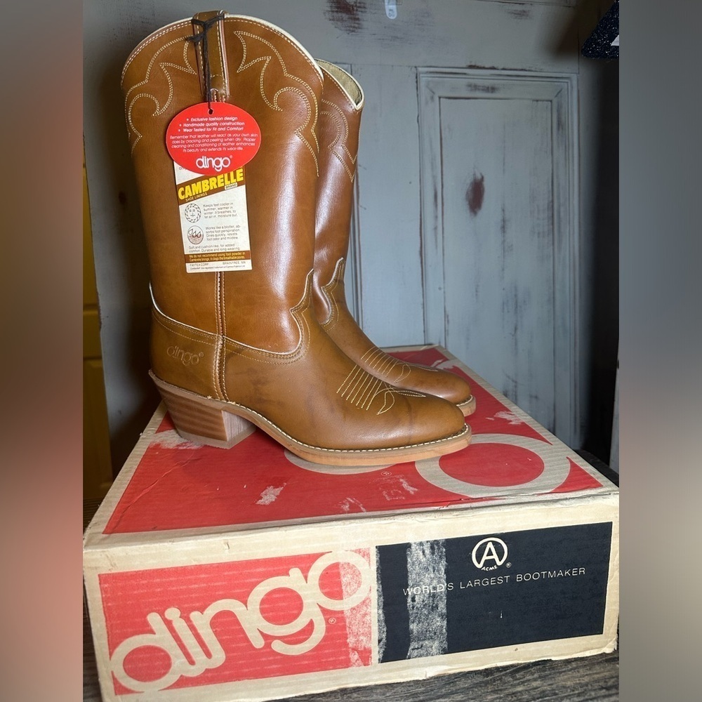 Vintage Acme Dingo 5907 western Cowboy Boots Size 8 D 1980’s brown tan cambrelle